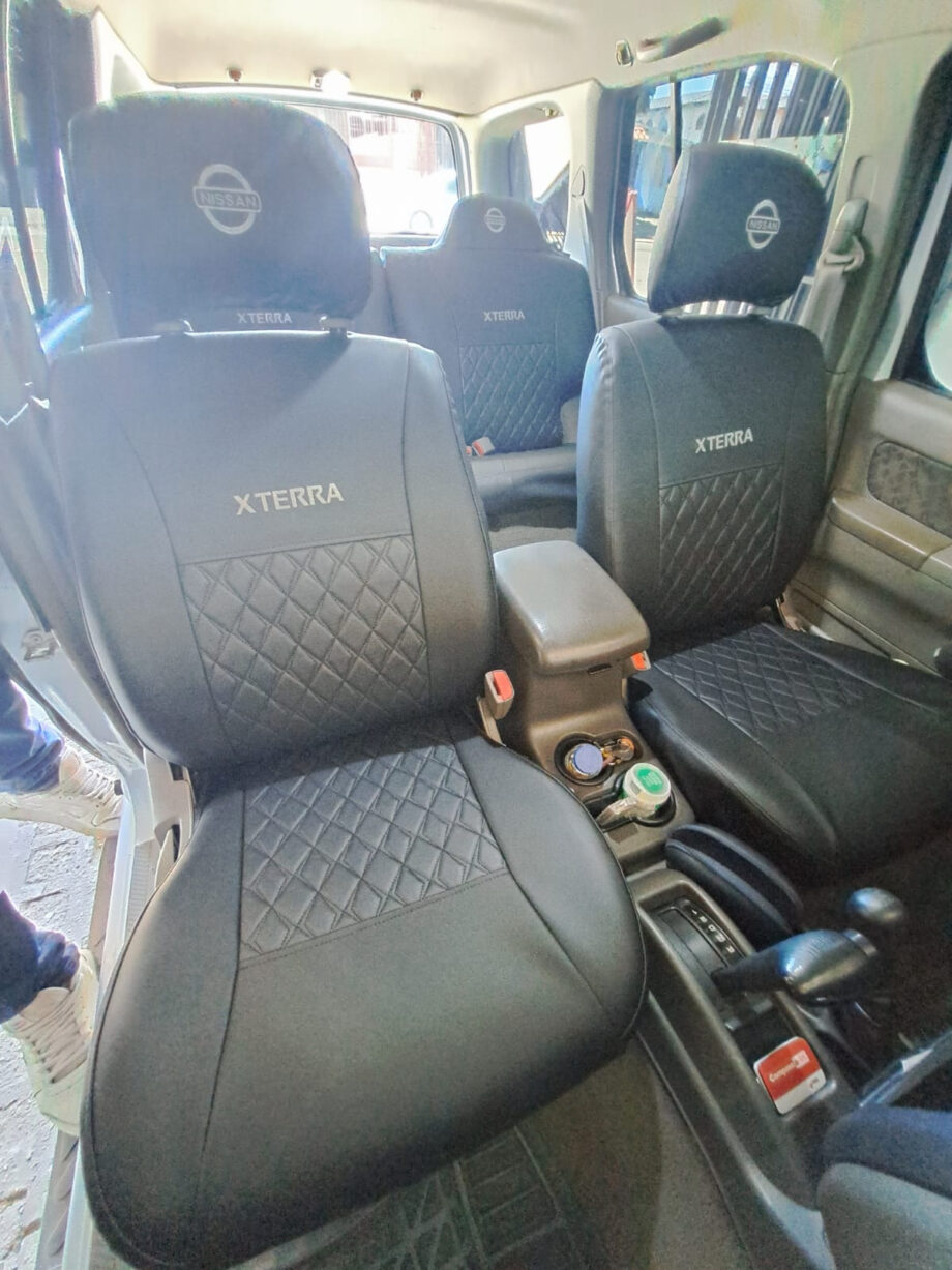 Cobertores de Asiento a la Medida, Vinil impermeable + Maserati, 5 Pasajeros